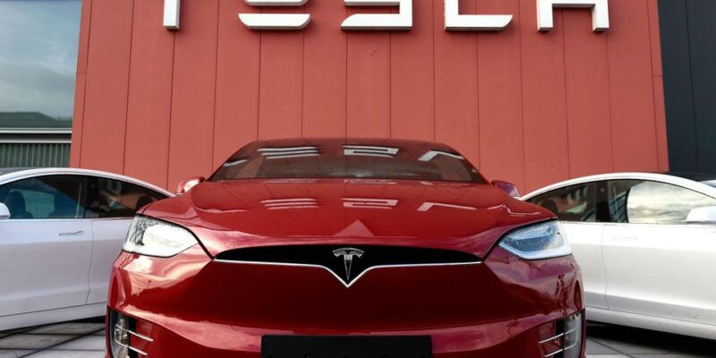 Tesla инвестировала 1,5 млрд долларов в биткоин, криптой можно будет оплатить автомобиль (960x0)