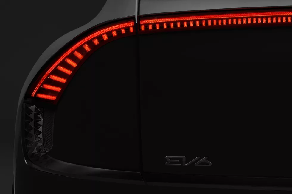 Новый электрический кроссовер Kia EV6 дразнит внешним видом (2022 kia ev6 electric crossover teaser 113)