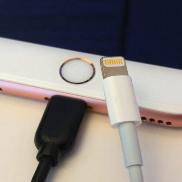 Apple откажется от разъёма Lightning в iPhone, но не в пользу USB-C (apple iphone lightning 12w 3 1280x720 1)
