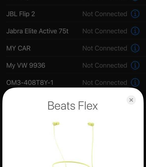 Экран с настройкой уровня заряда наушников Beats Flex