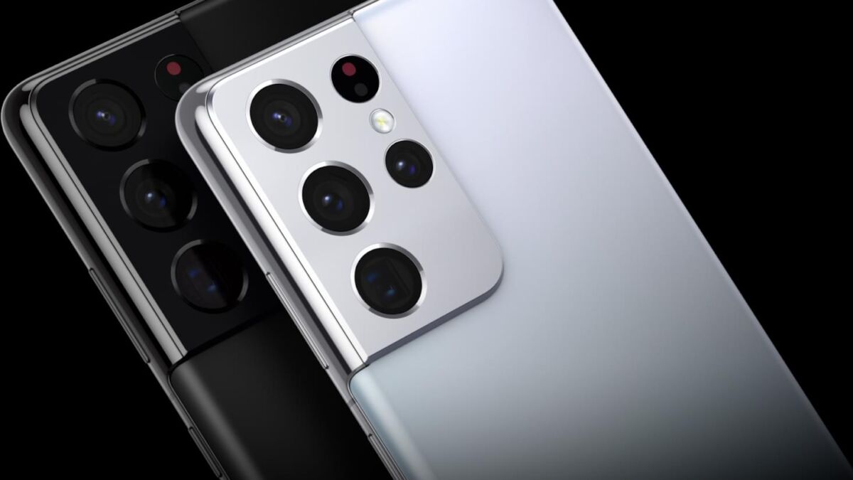 Камера Samsung Galaxy S21 Ultra с четырьмя объективами и светодиодной вспышкой в крупном плане