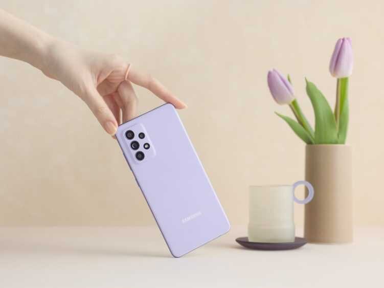 Samsung представил Galaxy A52 и A72 на Galaxy Awesome Unpacked 8 galaxy a52 handson violet 751x563 1