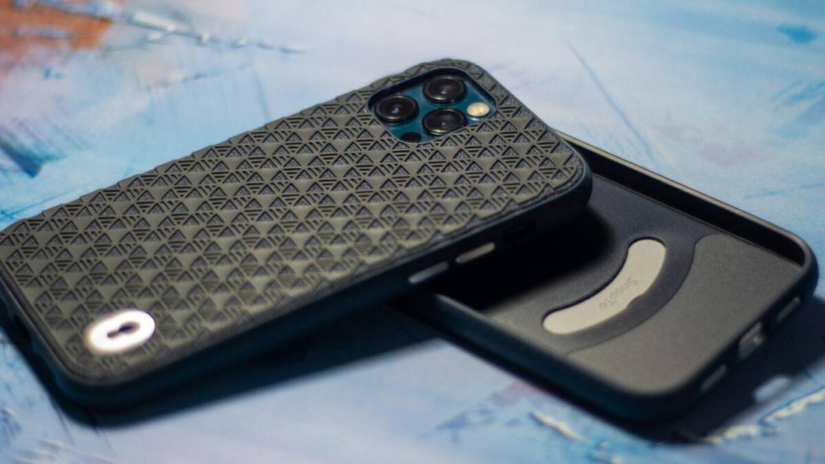 Обзор чехлов Moshi Altra и iGlaze для iPhone 12 19 Крупный план чехла Moshi Altra для iPhone 12 с текстурированной задней панелью