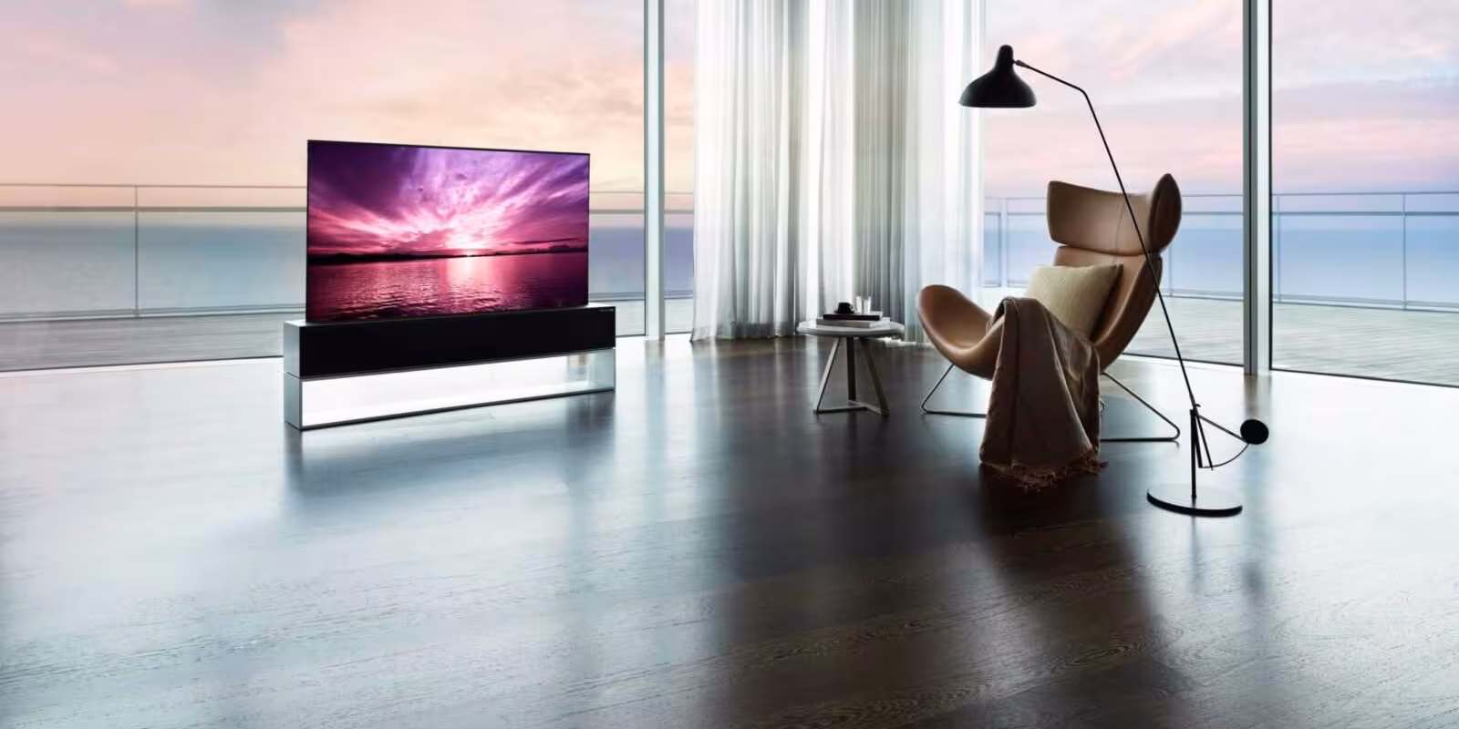 Cворачивающийся телевизор LG скоро появится в России 3 lg signature oled r 05 scaled large
