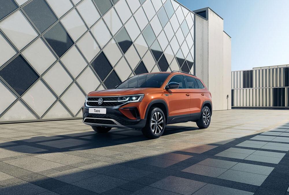 Новый кроссовер Volkswagen Taos на выставке крупный план