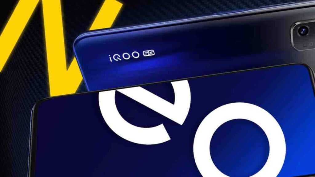 Смартфон iQOO Neo 5: вид задней камеры и дисплея с современным дизайном
