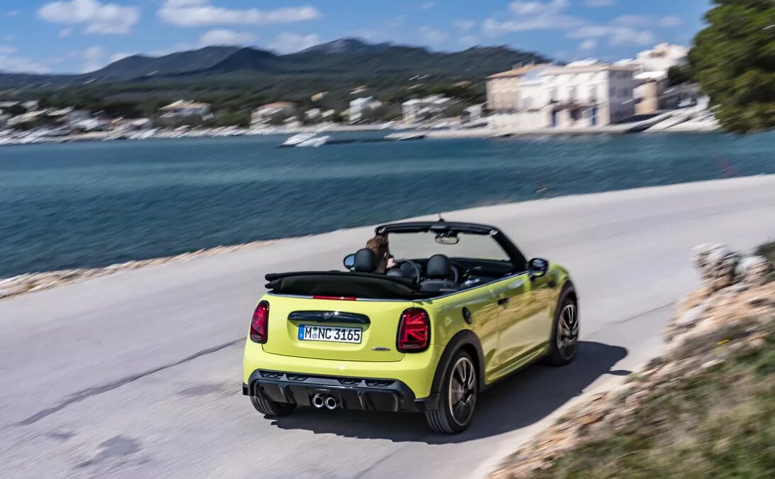 Mini обновляет Cooper JCW к 2022 году 8 2022 mini convertible jcw 29