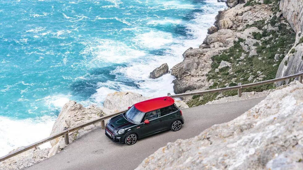 Mini обновляет Cooper JCW к 2022 году 10 2022 mini hardtop jcw 14