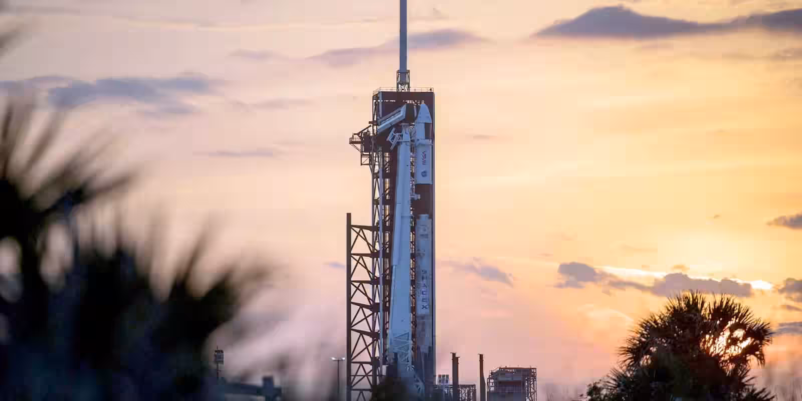 SpaceX запускает астронавтов для NASA: как смотреть трансляцию 2 22launch1 superjumbo v2