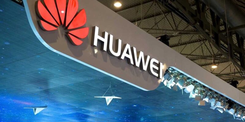 Huawei перестанет класть в комплект зарядный адаптер (56cd92186d6cf)