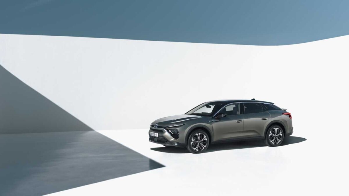 Citroen выпустила новый гибридный автомобиль C5X 10 cl 21.009.001