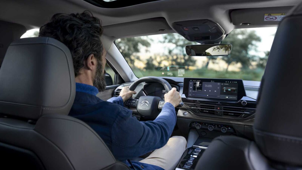 Citroen выпустила новый гибридный автомобиль C5X 17 cl 21.009.027