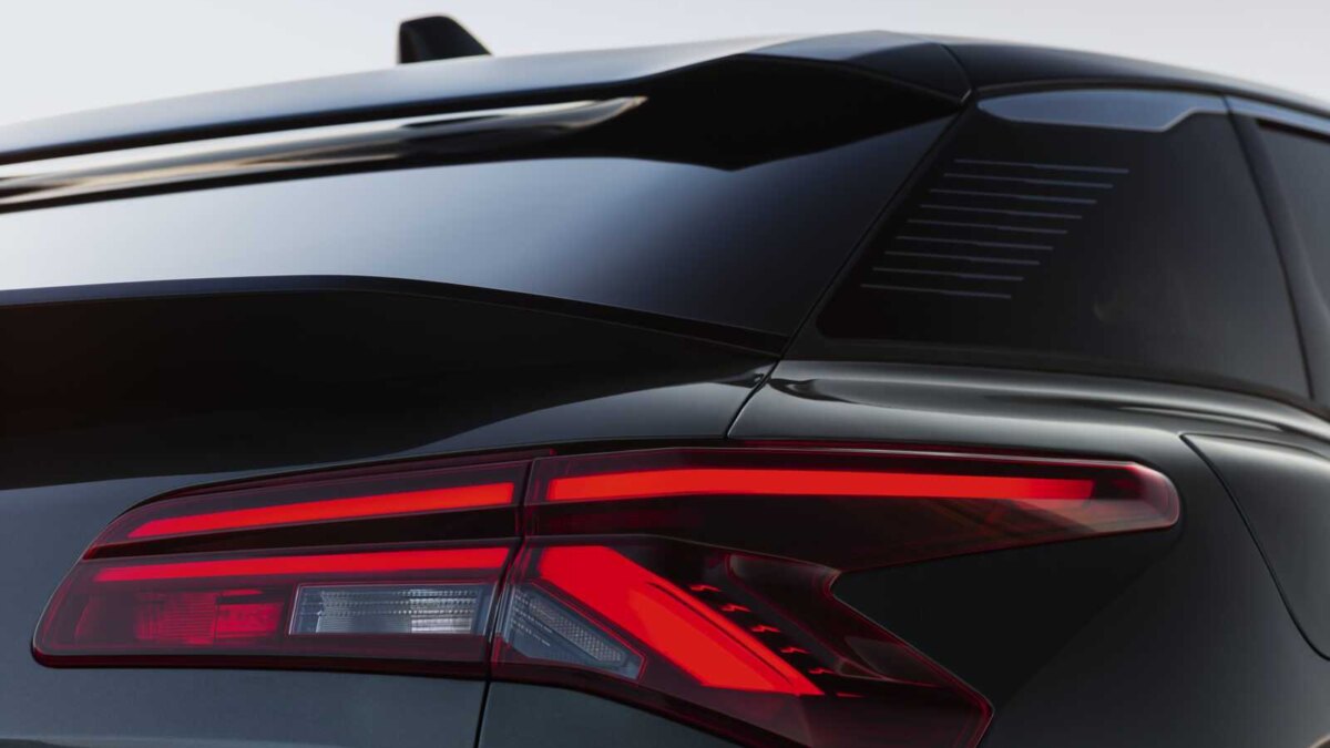 Citroen выпустила новый гибридный автомобиль C5X 14 cl 21.009.054