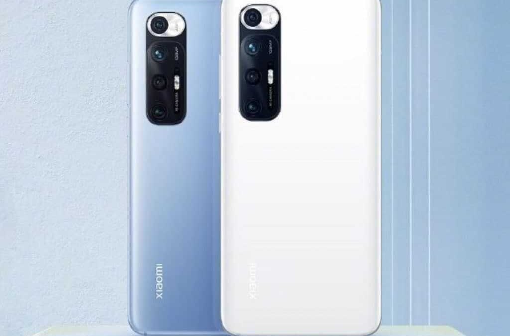 Два смартфона Xiaomi Mi 10S с крупными камерами на задней панели
