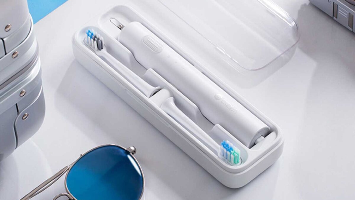 Электрическая зубная щетка Xiaomi Dr Bei в боковом разрезе внутри зарядного кейса