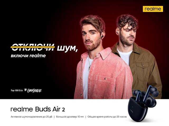 На изображении показаны наушники Realme Buds Air 2 в кейсе крупным планом