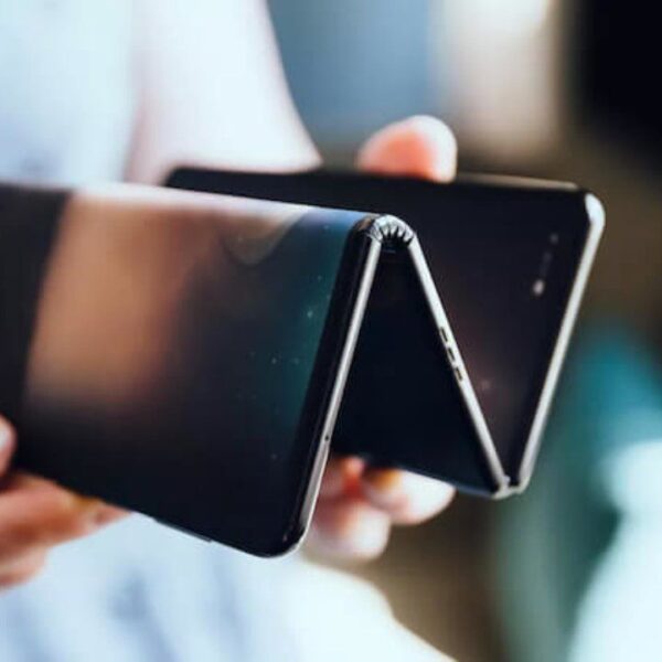 Samsung планирует продать 7 миллионов складных смартфонов к концу 2021 года (tcl fold 1280x720 1)