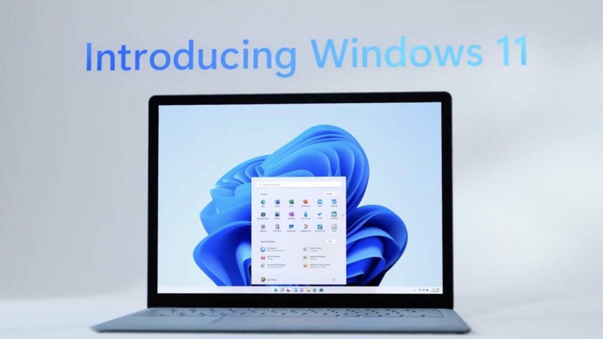 Microsoft представила Windows 11: она странная, но красивая 5 Ноутбук с интерфейсом Windows 11 на экране в представлении Microsoft