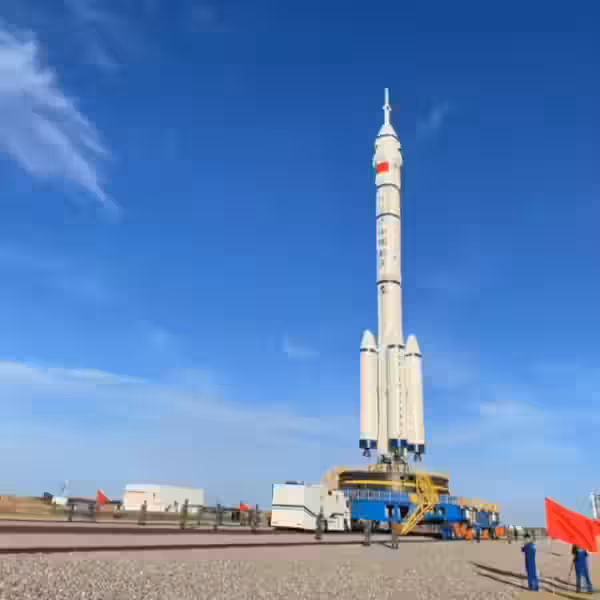 shenzhou 12 roll out 01