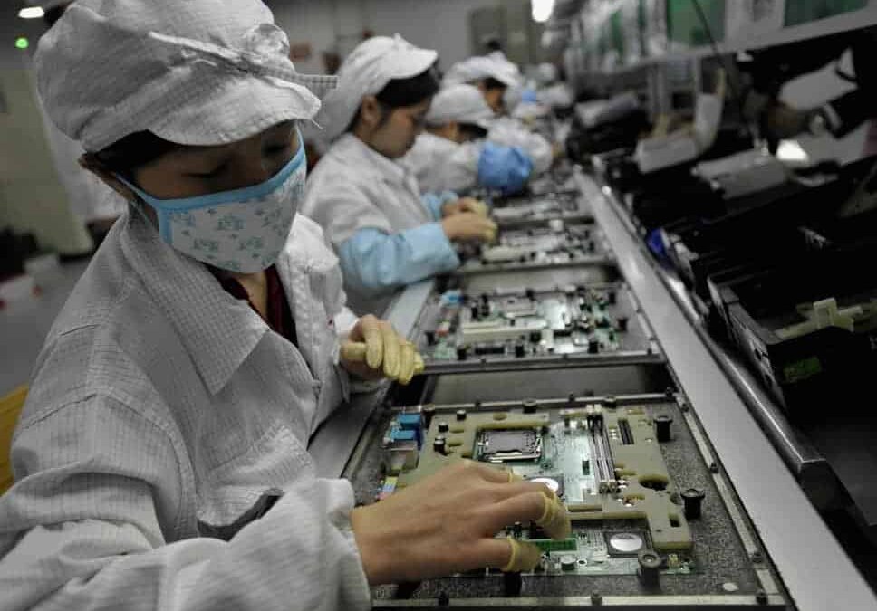 Xiaomi строит завод по производству смартфонов, где люди не будут нужны 5 foxconn 1