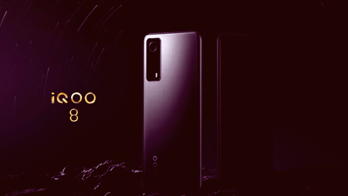 Смартфон iQOO 8 будет оснащён 10-битным дисплеем LTPO с разрешением экрана 2K 3 Задняя панель смартфона iQOO 8 с камерой и логотипом