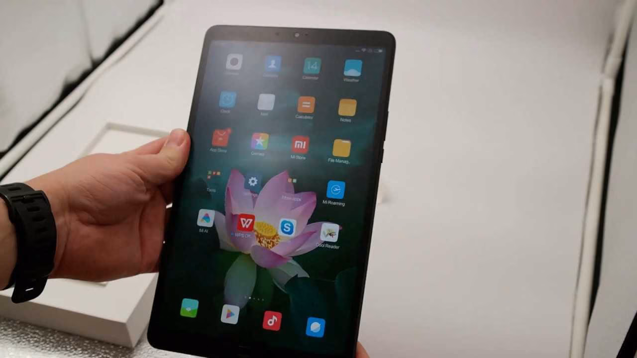 В сети появилось первое живое фото планшета Xiaomi Mi Pad 5 2 maxresdefault 5 large