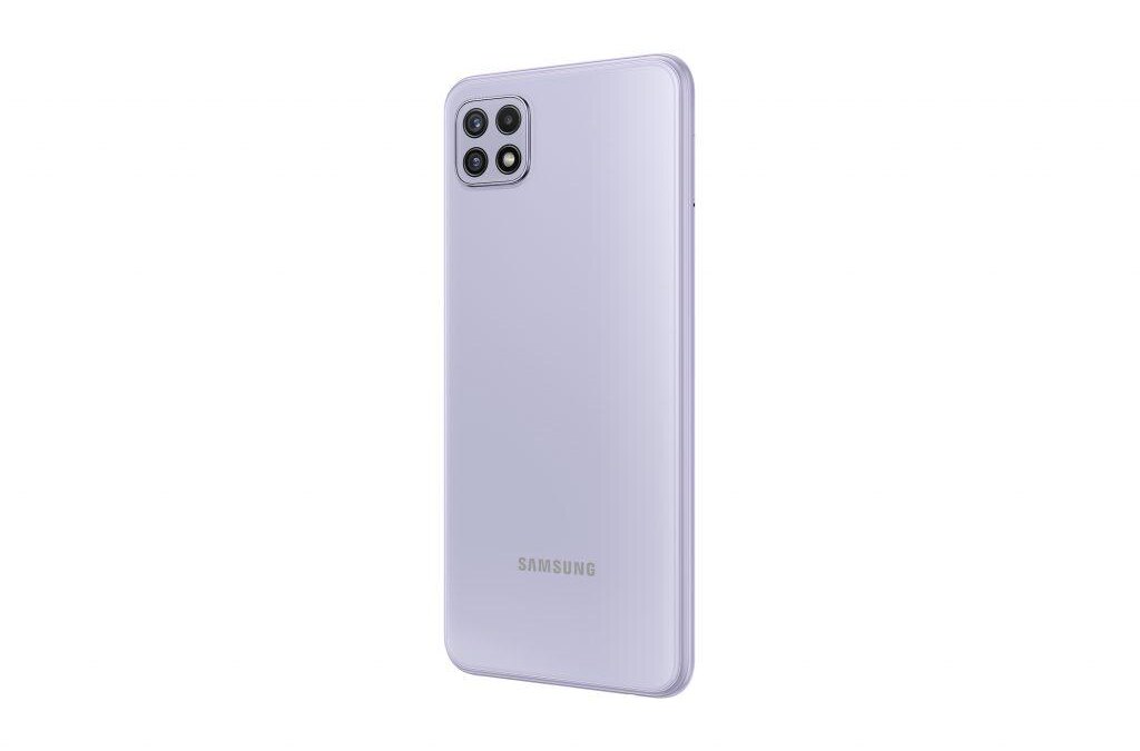 Серый смартфон Samsung Galaxy A22 5G с камерой сзади