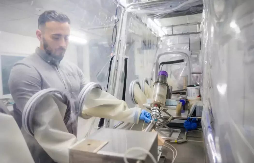 Почему пылесосы Dyson стоят своих денег. Интервью с Шэрон Яп, главой отдела развития технологий Dyson 10 household dust lab testing dust campaign february 2020 headshot 1