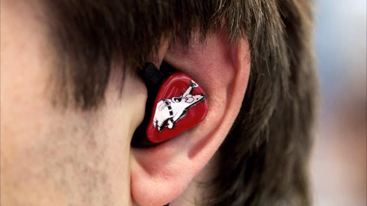 Взрыв Bluetooth-наушников во время использования убил человека 3 maxresdefault 1 1