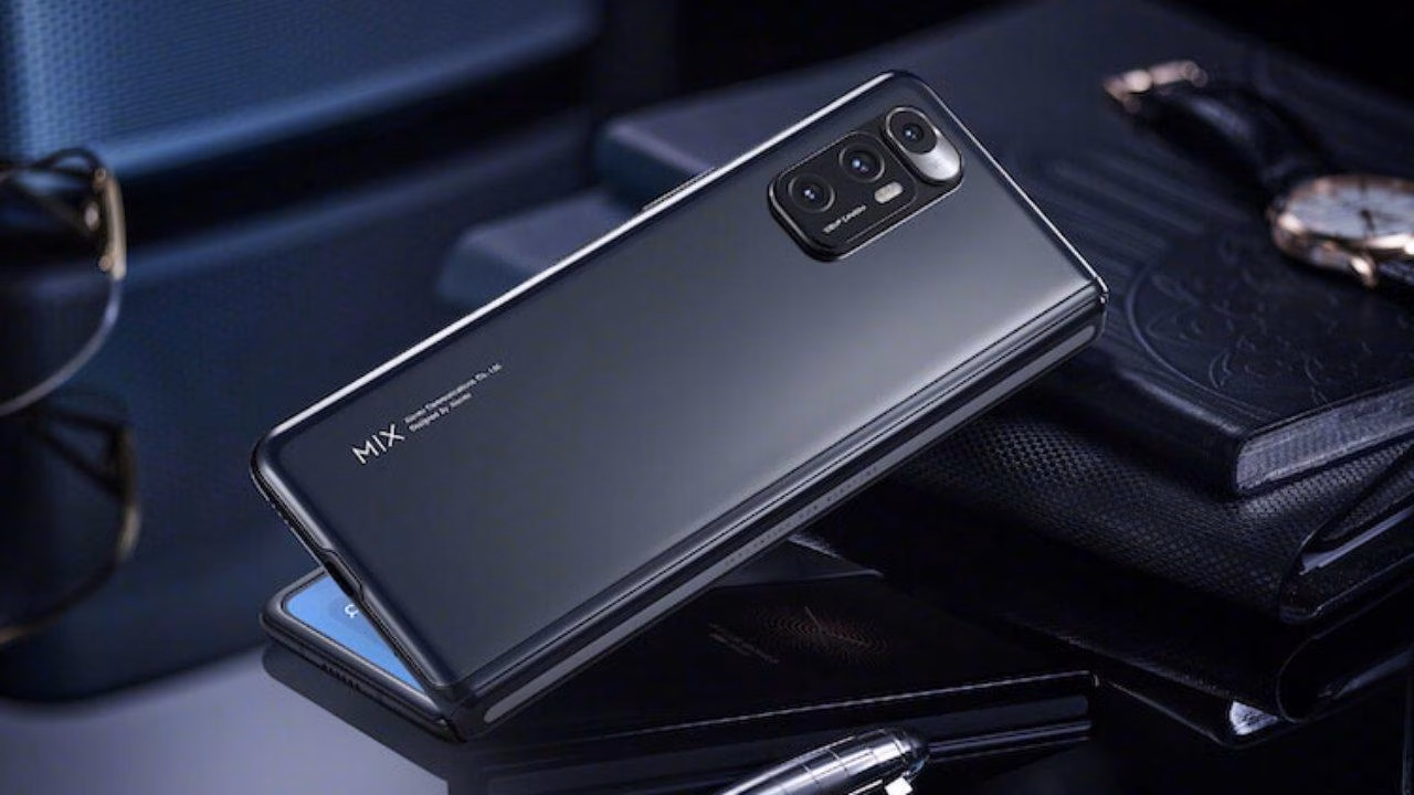 В сеть опубликовали живые фото флагмана Xiaomi Mi Mix 4 3 xiaomi mi mis fold global 02 1280x720 1