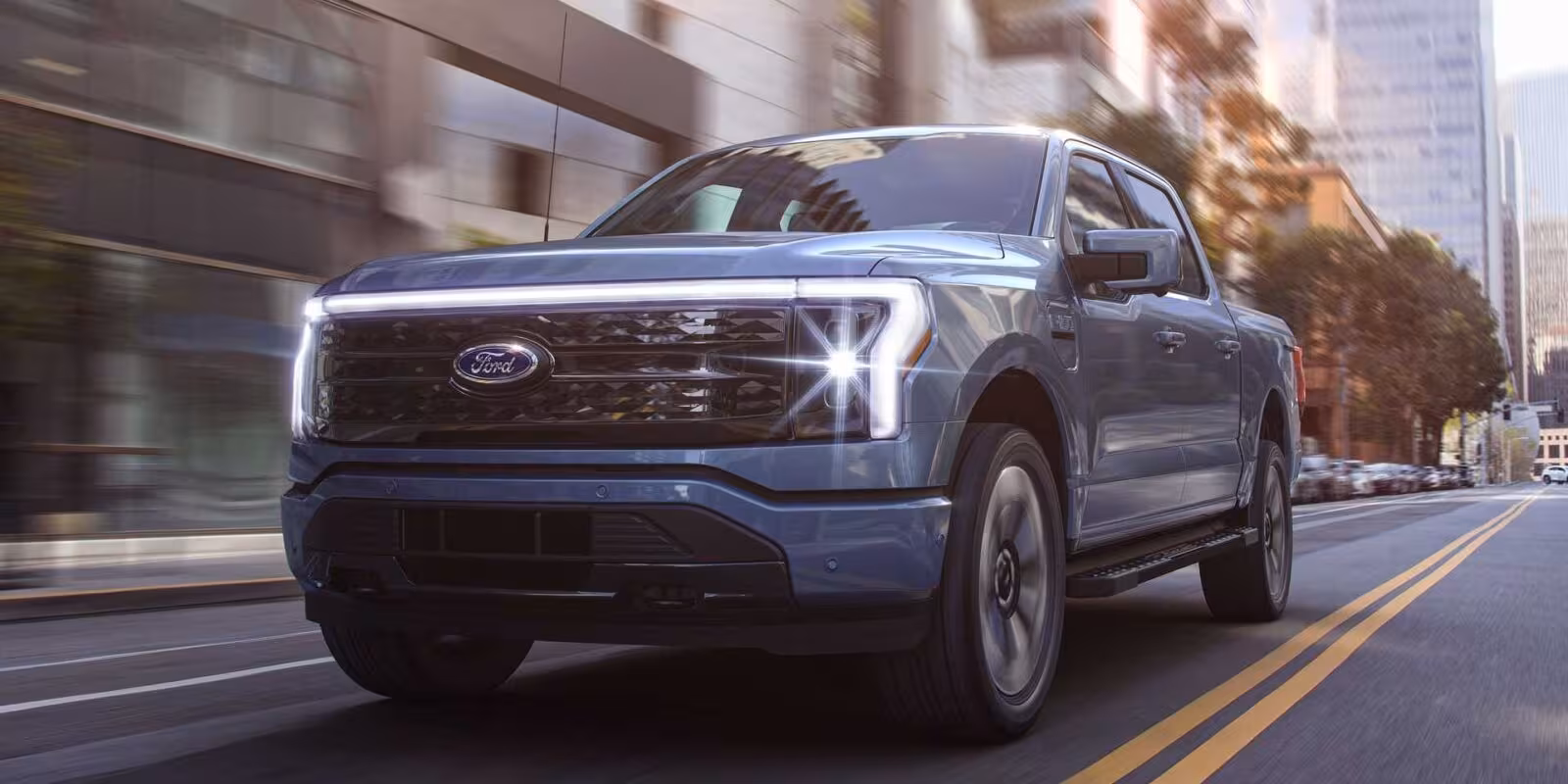 Ford потратит 250 миллионов долларов на увеличение производства F-150 Lightning 2 2022 ford f 150 lightning front view
