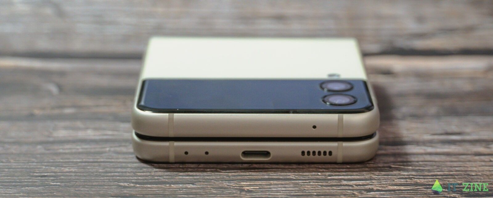 Обзор Samsung Galaxy Z Flip 3: складной смартфон для стильных (Samsung Galaxy Z Flip3 01)
