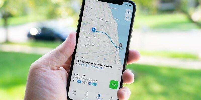 Как использовать отслеживание местоположения на iPhone (apple maps transit iphone x hero)