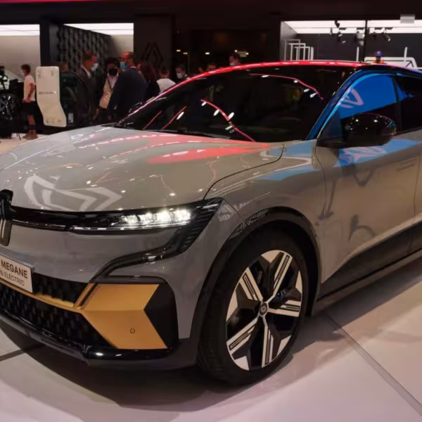 live photos of renault megane e tech from iaa 2021