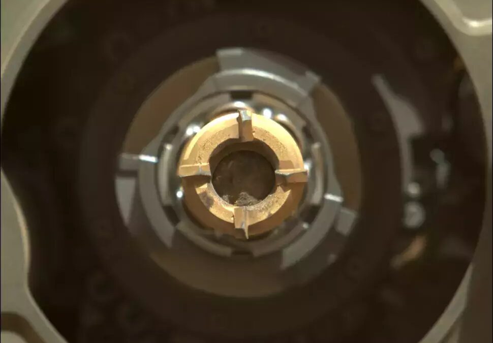 Марсоход Perseverance пробурил первый образец марсианской породы для возможного возвращения на Землю 4 zaojqorvahusubyzrfqrke 970 80.jpg