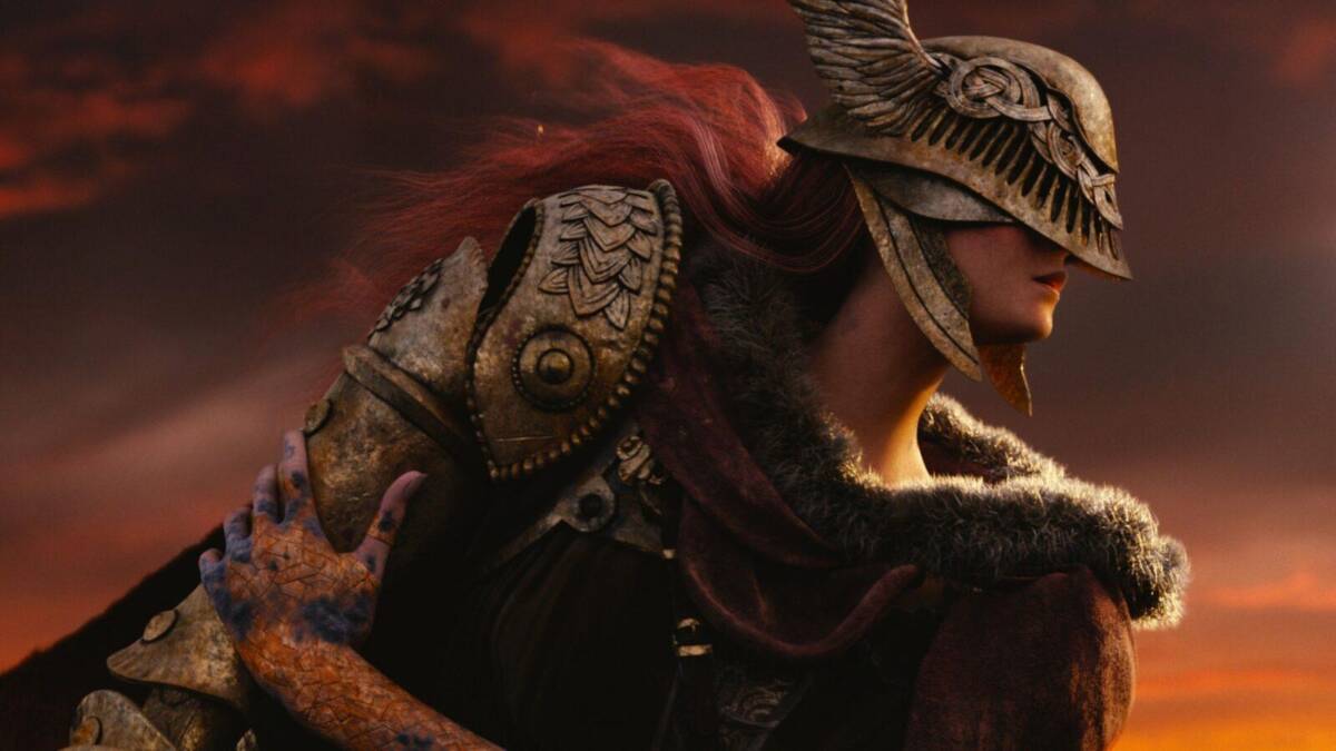 Кадр из видео разработки Elden Ring: древний воин в броне и шлеме с крыльями на фоне заката