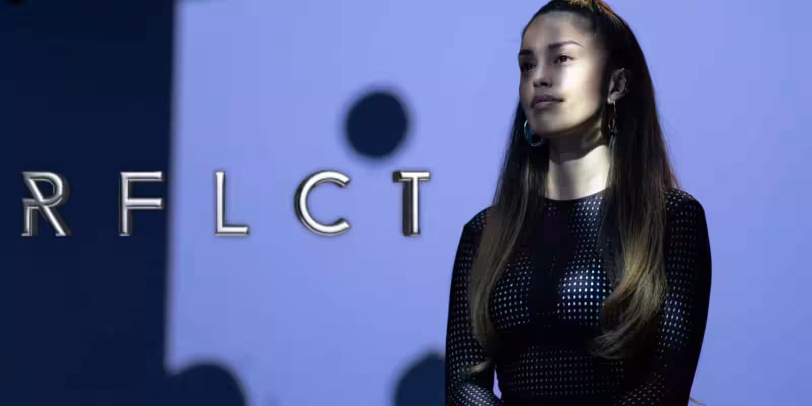 Валкэрай (Valkyrae) на презентации линии косметики RFLCT для геймеров