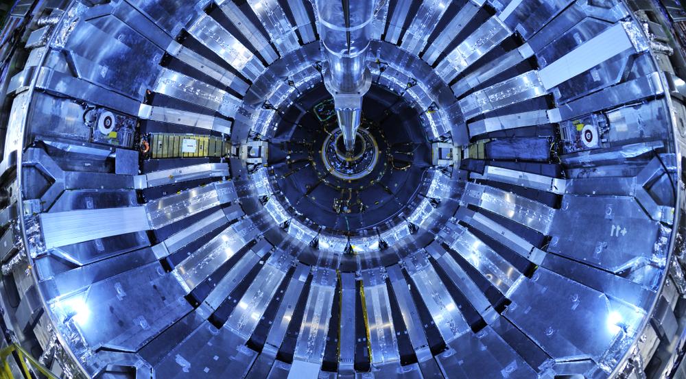 Результаты исследований из Большого Адронного Коллайдера намекают на существование неизвестной силы в природе (shutterstock 1287557638)