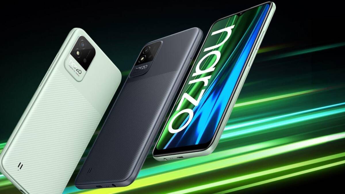 Три смартфона Realme narzo 50: вид спереди и сзади с современным дизайном