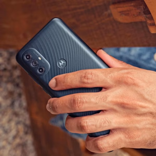 Задняя панель Motorola Moto G Power 2022 с тремя камерами
