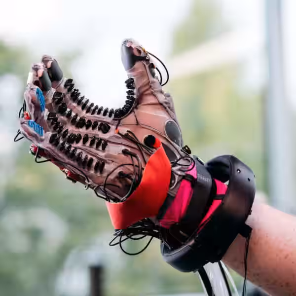 RL Haptic Glove 1scaled