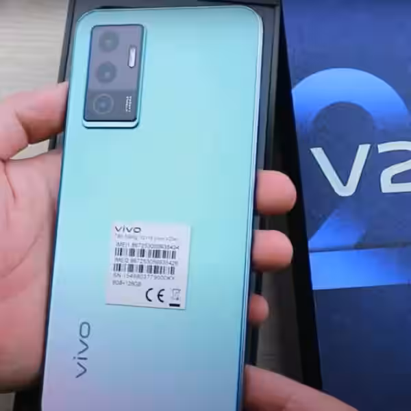 Задняя панель смартфона Vivo V23e голубого цвета