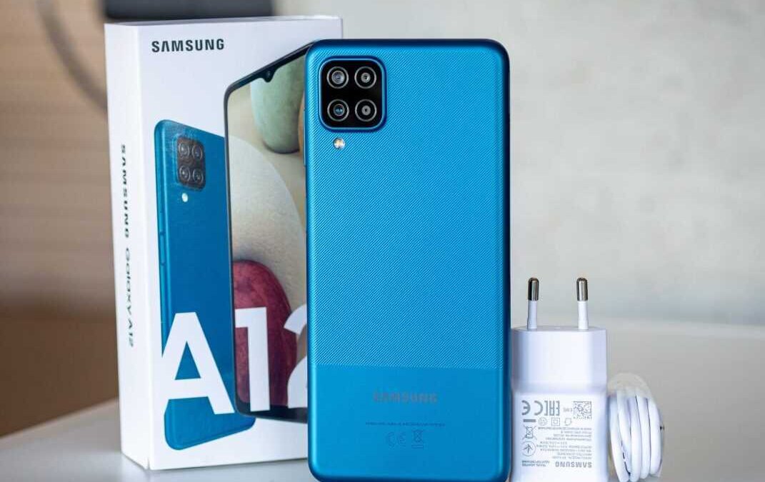 Смартфон Samsung Galaxy A13 с четырьмя камерами на задней панели