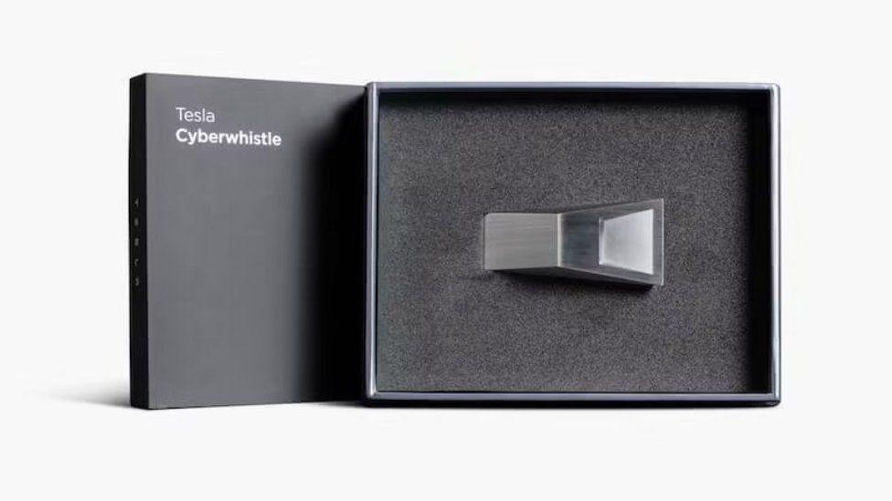 Илон Маск сделал свисток Tesla Cyberwhistle 5 121901310_4ce1dba5-b123-42fc-bf23-b98aa3962053-9715207