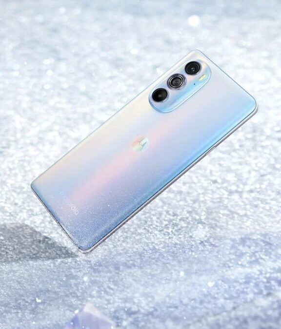 Moto Edge X30 white 576x1024 1