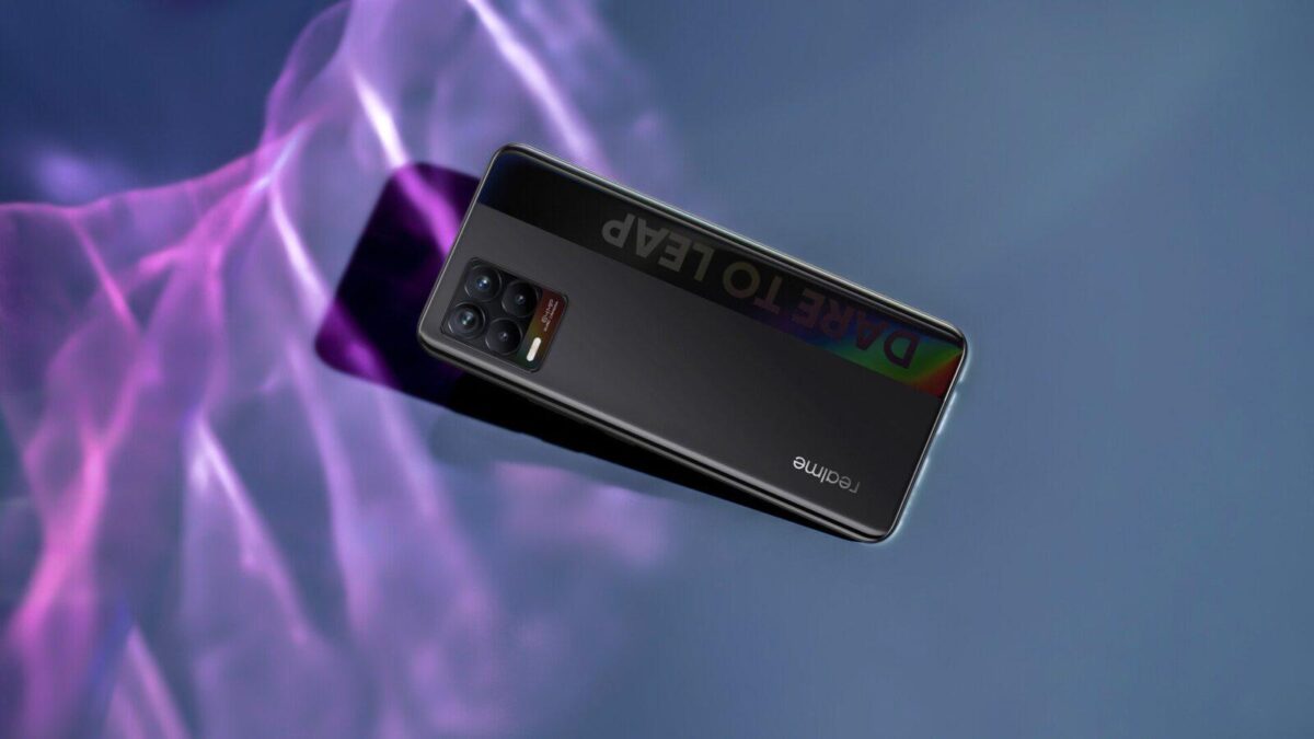 смартфон Realme с четырьмя камерами и дисплеем