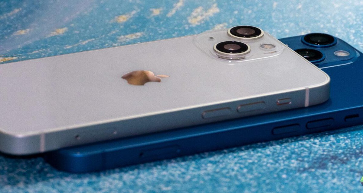 Задняя панель глянцевая, но смотрится неплохо