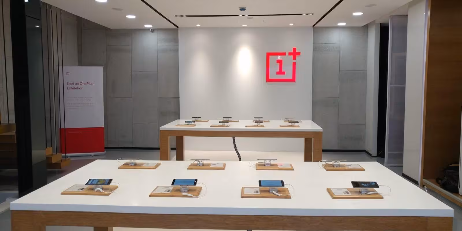 Утечка OnePlus Nord 2 CE: раскрыт дизайн 4 oneplusexperiencestore 1920x1440 1
