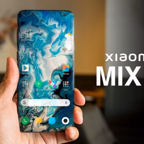 Смартфон Xiaomi MIX 5 на экране с интерфейсом и приложениями, крупная панель дисплея