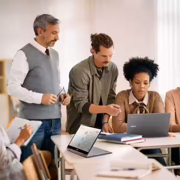 Acer Chromebook Spin 513 CP513 2H Lifestyle 01